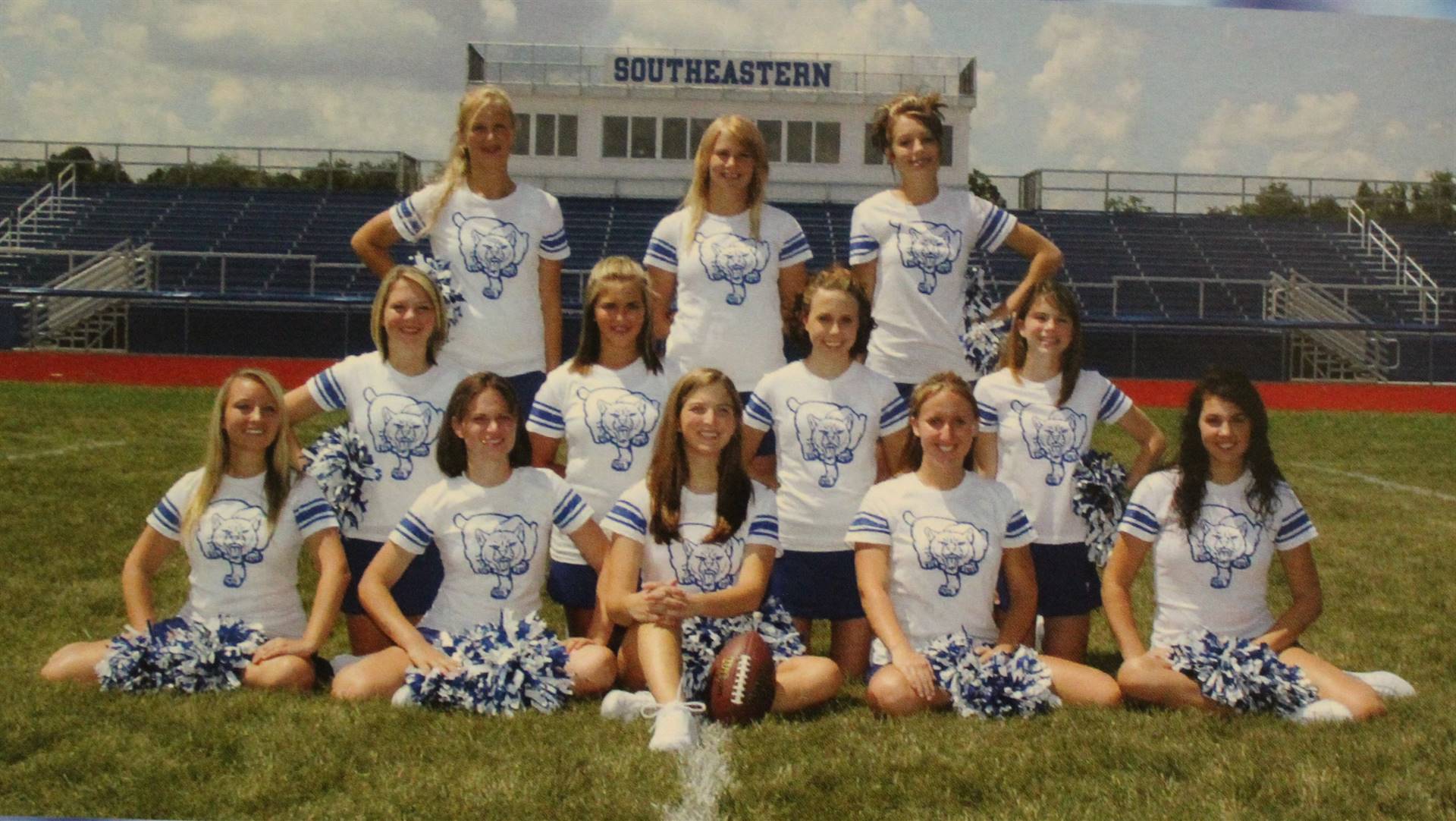 2009 football cheerleaders 